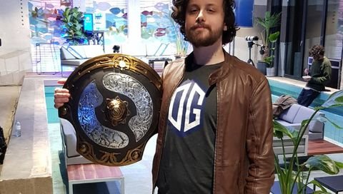 Swedish Dota 2 streamer receives $40,000 from a single fan from Saudi Arabia