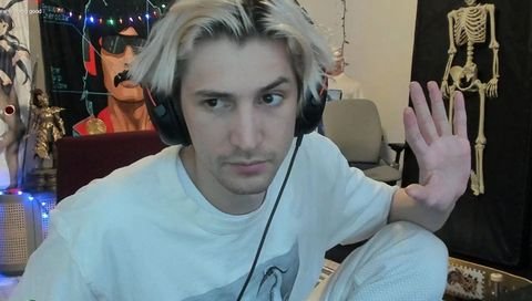 xQc Calls Out Double Standards in Twitch Content Approach